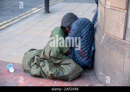 Sans-abri dormant dans les rues de Manchester en Angleterre 2019 Banque D'Images