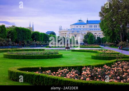 Volksgarten et Burgtheater de Vienne en Autriche Banque D'Images