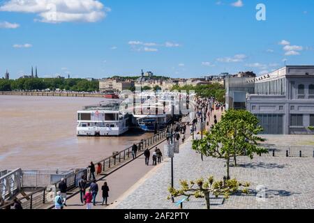 Bordeaux (sud-ouest de la France) : quais le long de la rivière Garonne, "Quai des marques" Banque D'Images