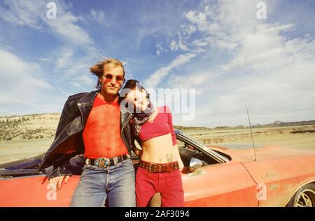 JULIETTE LEWIS et Woody Harrelson dans Natural Born Killers (1994), réalisé par Oliver Stone. Copyright : Editorial uniquement. Pas de merchandising ou des couvertures de livres. C'est un document distribué au public. Les droits d'accès uniquement, aucune licence de droit d'auteur prévue. Seulement pour être reproduit dans le cadre de la promotion de ce film. Credit : CANAL  +/REGENCY/ALCOR / Album Banque D'Images