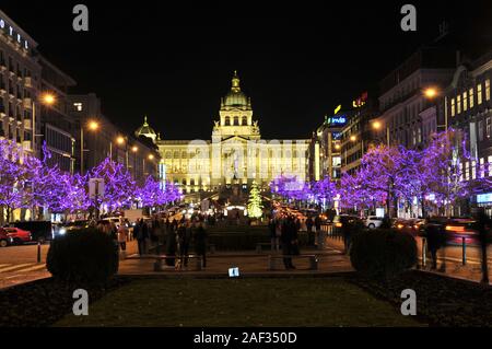 Les décorations de Noël de la Place Venceslas de Prague à Prague, en République tchèque, le Mercredi, Décembre 4, 2019. (CTK Photo/Martin Hurin) Banque D'Images