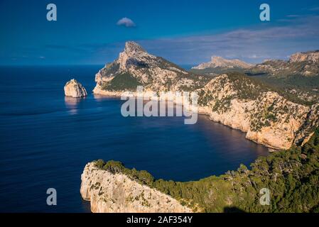 Au haut du cap de Formentor Pollensa aérienne sur la mer à Majorque Îles Baléares Banque D'Images