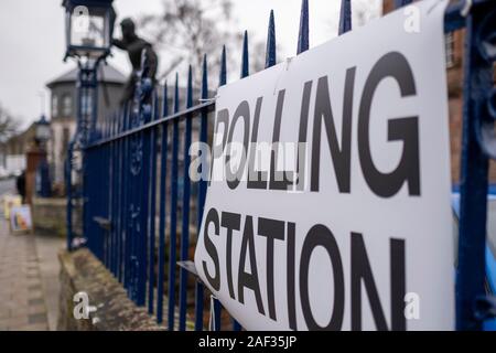 Selkirk, Écosse - 12 décembre 2019 *** Royaume-uni élection générale. Le Berwickshire, Roxburgh et Selkirk circonscription. *** Bureau de scrutin à Selkirk, où les électeurs vont se rendre aux urnes le jeudi 12 décembre 2019. Candidats dans le Berwickshire, Roxburgh et Selkirk Circonscription Ian Davidson, Parti travailliste écossais Calum Kerr, Scottish National Party (SNP) John Lamont, Conservateur Unioniste écossais et Jenny Marr, Libéraux-démocrates écossais . Crédit : Rob Gray/Alamy Live News Banque D'Images