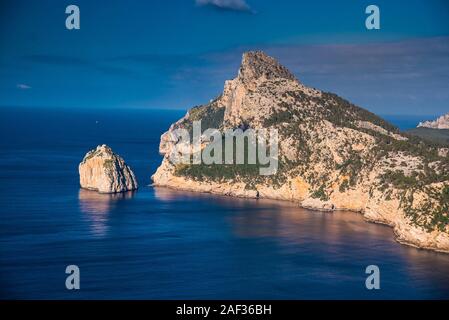 Au haut du cap de Formentor Pollensa aérienne sur la mer à Majorque Îles Baléares Banque D'Images