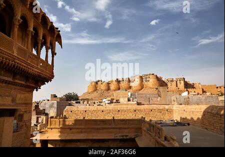 Panorama de la ville du désert et fort Jaisalmer depuis le toit du palais de ville du Rajasthan, Inde Banque D'Images
