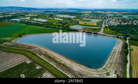 Photographie aérienne d'une installation de traitement des eaux usées. L'eau traitée est ensuite utilisé pour l'irrigation et l'utilisation agricole. Photographié, Israël Banque D'Images