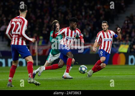 Thomas de Teye Atletico de Madrid et Aleksey Miranchuk du FC Lokomotiv Moscou au cours de la Liga match entre l'Atletico de Madrid et FC Lokomotiv Moscou à Wanda Stade Metropolitano de Madrid, Espagne. (Score final : Atletico de Madrid 2 - 0 FC Lokomotiv Moscou) Banque D'Images