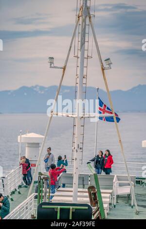 Les touristes sur l'Baldur, Breidafjordur, Westfjords, Islande Banque D'Images
