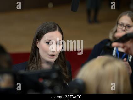 Bruxelles, Belgique. Dec 12, 2019. Nouveau premier ministre finlandais Sanna Marin, gauche, parle avant une session de deux jours du Conseil européen, le 12 décembre 2019, à Bruxelles, Belgique. Crédit : Petr Kupec/CTK Photo/Alamy Live News Banque D'Images