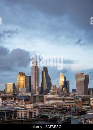 Coucher de soleil sur la ville de Londres, ville de Londres, la Tamise, Londres, Angleterre, RU, FR. Banque D'Images