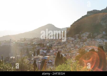 Vue panoramique du Mont Etna de Taormina, Sicile, Italie, Europe. Banque D'Images