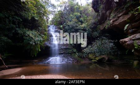 Une cascade dans les Blue Mountains à l'ouest de Sydney, New South Wales, Australia Banque D'Images