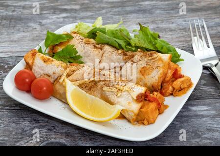 Enchiladas au poulet mexicain chevronné deux Banque D'Images