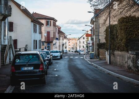 Beaucourt, France - le 26 décembre 2017 : détail architectural résidentiel type de chambre d'une petite ville de l'est de la France pour une journée d'hiver Banque D'Images