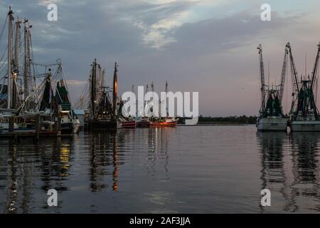 Coucher du soleil sur l'Shrimpboat Banque D'Images