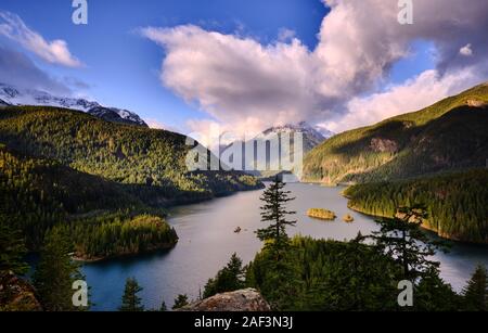 La vue depuis le lac Diablo donnent sur dans la North Cascades National Park Banque D'Images