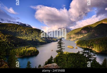 La vue depuis le lac Diablo donnent sur dans la North Cascades National Park Banque D'Images