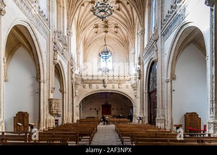 Tolède, Espagne - décembre 6, 2019 : vue de l'intérieur de l'église du monastère de San Juan de los Reyes Banque D'Images