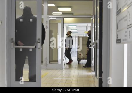 Ostrava, République tchèque. Dec 12, 2019. Cabinet médical et une salle d'attente de la clinique de traumatologie de la polyclinique de l'Hôpital universitaire d'Ostrava a été ouverte le 12 décembre 2019, à Ostrava, en République tchèque, deux jours après une fusillade dans la salle d'attente du centre. Femme blessée par rage shooter est mort aujourd'hui. Le nombre de décès est ainsi passé à sept. Photo : CTK Jaroslav Ozana/Photo/Alamy Live News Banque D'Images