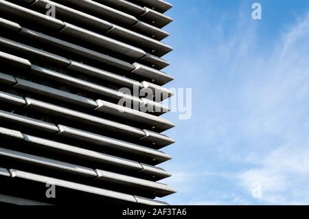 Architecture minimaliste abstrait fond photo, façade structures sous ciel bleu à sunny day, Dundee, Écosse Banque D'Images