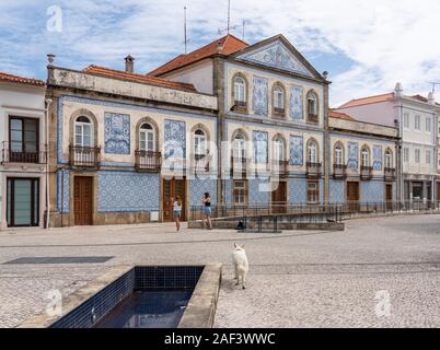 Aveiro, Portugal - 19 août 2019 : carreaux de céramique ou de carrelage Azulejo sur la Casa de Santa Zita à Aveiro Banque D'Images