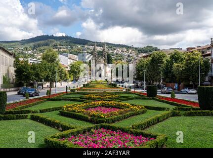 Guimaraes, Portugal - 18 août 2019 : les jardins de largo republica do Brasil en Guimaraes Banque D'Images