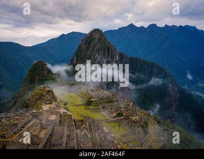 MACHU PICCHU, PÉROU - circa 2019 SEPTEMBRE : vue sur le Machu Picchu au Pérou. Banque D'Images