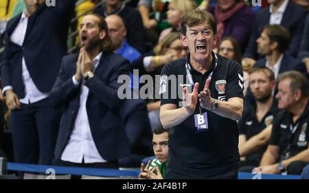 Berlin, Allemagne. Dec 12, 2019. Handball : Bundesliga, Füchse in Berlin - THW Kiel, 17e journée, salle omnisports Max-Schmeling-Halle. Entraîneur Berlin Velimir Petkovic est gesticulant sur la touche. Crédit : Andreas Gora/dpa/Alamy Live News Banque D'Images