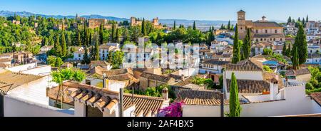 Vue panoramique sur le Palais de l'Alhambra et l'Albaicin de Grenade. L'Andalousie, espagne. Banque D'Images