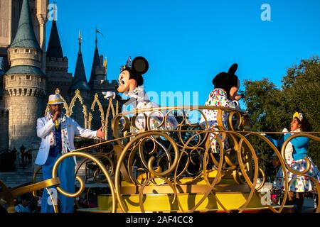 Orlando, Floride. Décembre 05, 2019 .Mickey et Minnie dans le déplacer ! Shake It ! Il MousekeDance ! Street Party at Magic Kingdom Banque D'Images