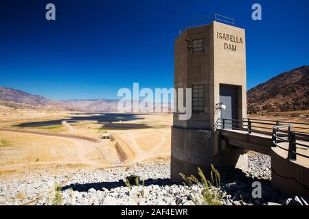 Lake Isabella près de Bakersfield, à l'Est de la vallée centrale de la Californie est à moins de 13 % de capacité après les quatre ans de sécheresse dévastatrice. L Banque D'Images