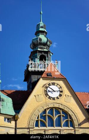 Avec l'horloge de la tour de l'ancienne Mairie à Ptuj en Slovénie Banque D'Images