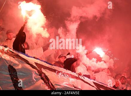 Copenhague, Danemark. Dec 12, 2019. Copehage avec Fireworks supporters FC au cours de l'UEFA Europa League match de foot entre FC Copenhague et MalmÅ dans FF Telia Parken, à Copenhague, Danemark. Credit : Lars Moeller/ZUMA/Alamy Fil Live News Banque D'Images