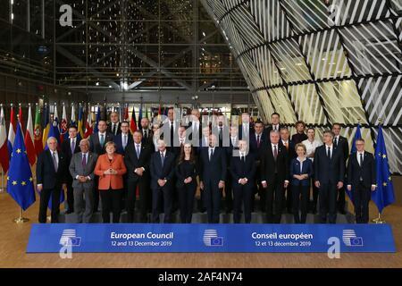 Bruxelles, Belgique. Dec 12, 2019. Dirigeants posent pour une photo de groupe lors d'un sommet de l'UE à l'Union européenne siège à Bruxelles, Belgique, le 12 décembre 2019. Le sommet de deux jours a donné le coup d'ici jeudi. Credit : Zheng Huansong/Xinhua/Alamy Live News Banque D'Images