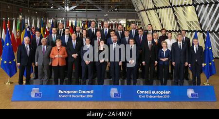 Bruxelles, Belgique. Dec 12, 2019. Dirigeants posent pour une photo de groupe lors d'un sommet de l'UE à l'Union européenne siège à Bruxelles, Belgique, le 12 décembre 2019. Le sommet de deux jours a donné le coup d'ici jeudi. Credit : Zheng Huansong/Xinhua/Alamy Live News Banque D'Images