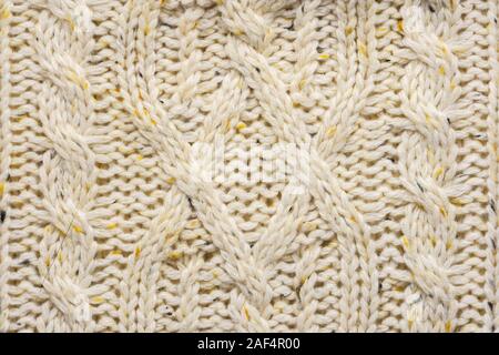 La texture d'un tricot pull beige. Beaux motifs texturés arana. L'arrière-plan. Copy space Banque D'Images