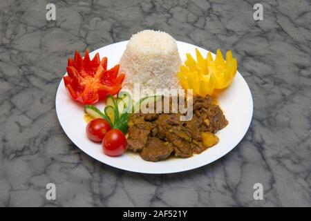 La nourriture des Caraïbes. Chèvre au curry Banque D'Images