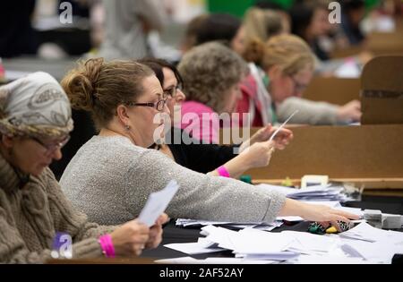 Bury, UK. 12 décembre 2019. Élection 2019 du Royaume-Uni le décompte des voix commence pour la circonscription d'enterrer au Sud, organisé au Château de centre de loisirs. Credit : Russell Hart/Alamy Live News Banque D'Images