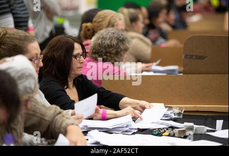 Bury, UK. 12 décembre 2019. Élection 2019 du Royaume-Uni le décompte des voix commence pour la circonscription d'enterrer au Sud, organisé au Château de centre de loisirs. Credit : Russell Hart/Alamy Live News Banque D'Images