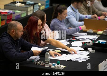 Bury, UK. 12 décembre 2019. Élection 2019 du Royaume-Uni le décompte des voix commence pour la circonscription d'enterrer au Sud, organisé au Château de centre de loisirs. Credit : Russell Hart/Alamy Live News Banque D'Images