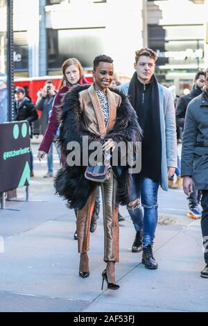 New York, NEW YORK, États-Unis. Dec 12, 2019. Miss Univers, Zozibini Tunzi est vu sur l'île de Manhattan à New York ce jeudi 12 décembre : Crédit Vanessa Carvalho/ZUMA/Alamy Fil Live News Banque D'Images