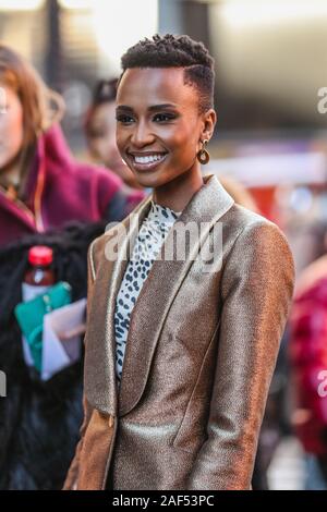 New York, NEW YORK, États-Unis. Dec 12, 2019. Miss Univers, Zozibini Tunzi est vu sur l'île de Manhattan à New York ce jeudi 12 décembre : Crédit Vanessa Carvalho/ZUMA/Alamy Fil Live News Banque D'Images