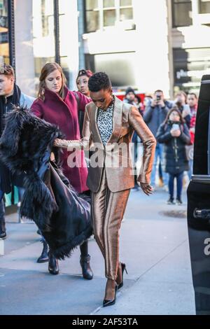 New York, NEW YORK, États-Unis. Dec 12, 2019. Miss Univers, Zozibini Tunzi est vu sur l'île de Manhattan à New York ce jeudi 12 décembre : Crédit Vanessa Carvalho/ZUMA/Alamy Fil Live News Banque D'Images