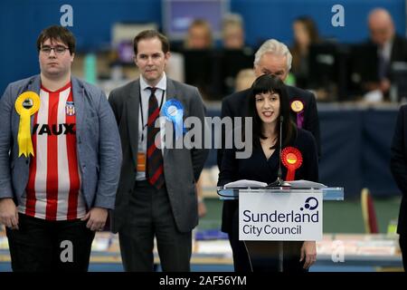 Candidat du Parti Travailliste Maeve Bridget Phillipson parle après avoir acquis la circonscription Centre Sunderland à Silksworth Centre Communautaire pour la Houghton et Sunderland circonscription Sud pour l'élection générale de 2019. Banque D'Images