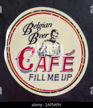 Melbourne, Australie - Novembre 17, 2009 : Belgian beer Café Pierre Bleue. Gros plan du caboteur de bière circulaire avec le logo de l'établissement. Banque D'Images