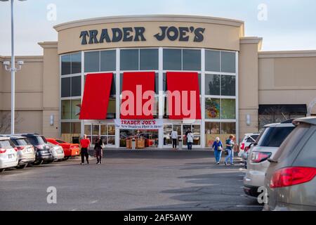 Trader Joe's à l'extérieur du marché et l'entrée dans Bradley Fair Shopping Mall. Wichita, Kansas, États-Unis Banque D'Images