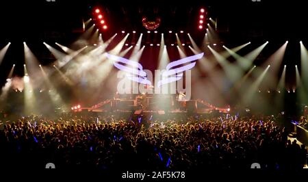 Anaheim, Californie, USA 8 décembre 2019 Mumford and Sons fonctionne à près de KROQ Acoustic Concert de Noël le 8 décembre 2019 au Honda Center d'Anaheim, Californie, USA. Photo de Barry King/Alamy Stock Photo Banque D'Images