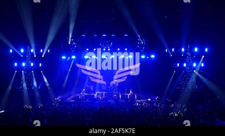 Anaheim, Californie, USA 8 décembre 2019 Mumford and Sons fonctionne à près de KROQ Acoustic Concert de Noël le 8 décembre 2019 au Honda Center d'Anaheim, Californie, USA. Photo de Barry King/Alamy Stock Photo Banque D'Images