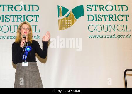 Stroud, Royaume-Uni. 13 déc, 2019. Siobhan conservateur Baillie est annoncé comme le vainqueur du siège de Stroud. Credit : Carl Hewlett/Alamy Live News. Banque D'Images