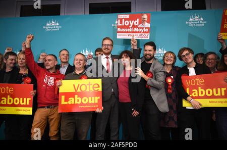 Brighton UK 13e 2019 Russell-Moyle - Lloyd du parti travailliste gagne le Brighton Kemptown siège de circonscription à l'élection générale se tiendra compte dans le Brighton Centre ce soir Crédit : Simon Dack / Alamy Live News Banque D'Images